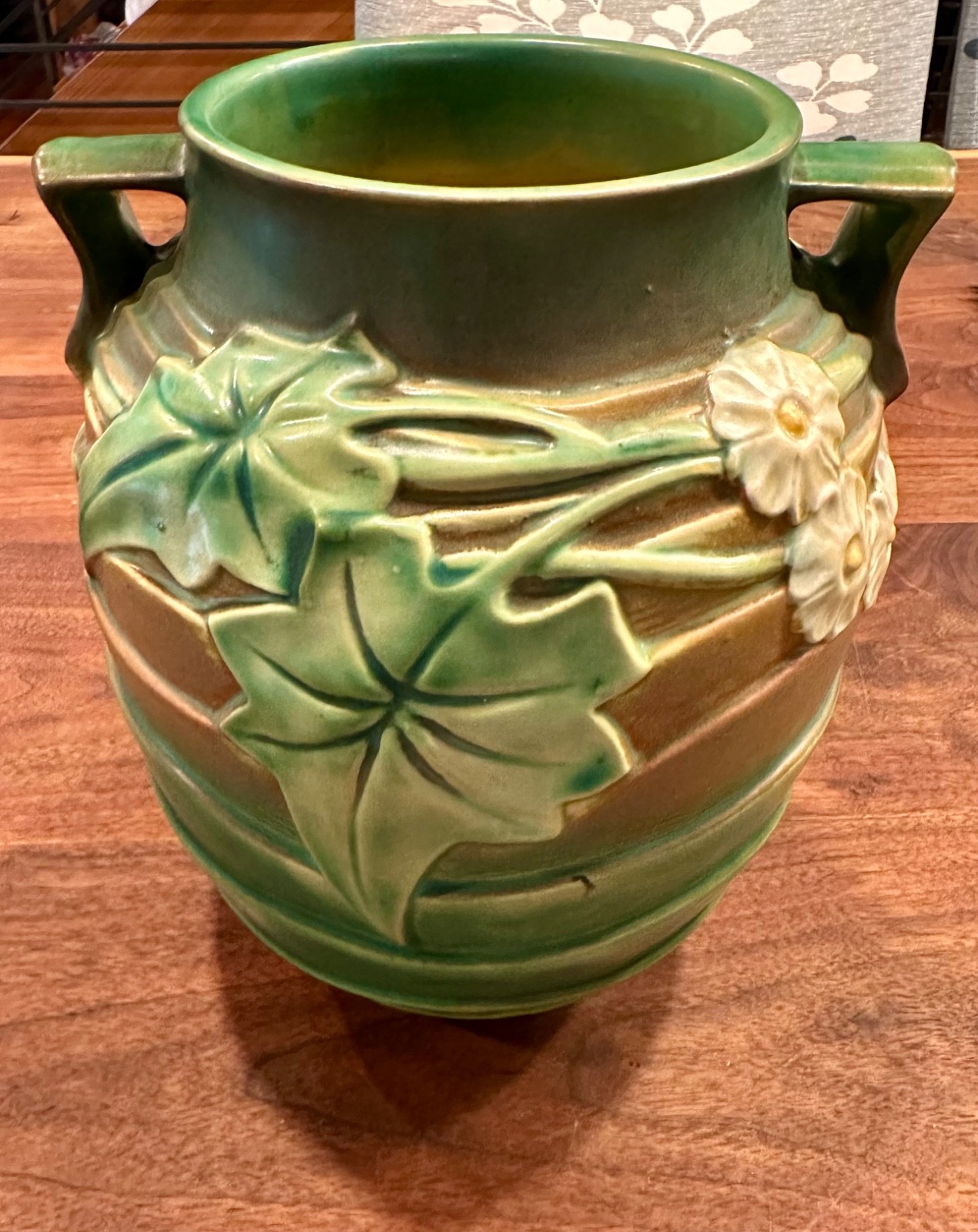 ROSEVILLE POTTERY LUFFA 9.5” VASE 690-9