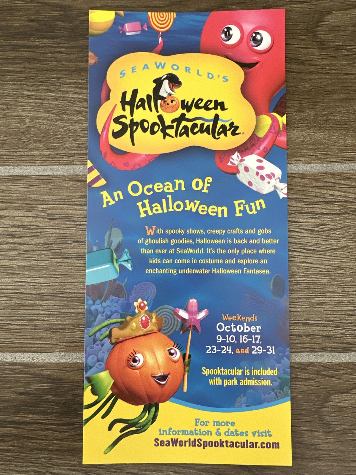 SeaWorld Halloween Spooktacular brochure 2010 UNIQUE VTG RARE MINT CONDITION
