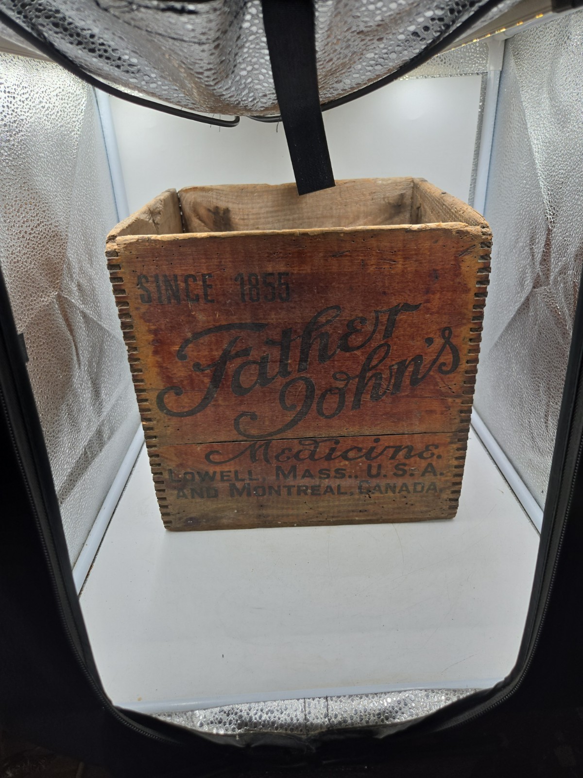 ANTIQUE FATHER JOHNS MEDICINE LOWELL MASS U.S.A. WOOD ART BOX SINCE 1855 CANADA