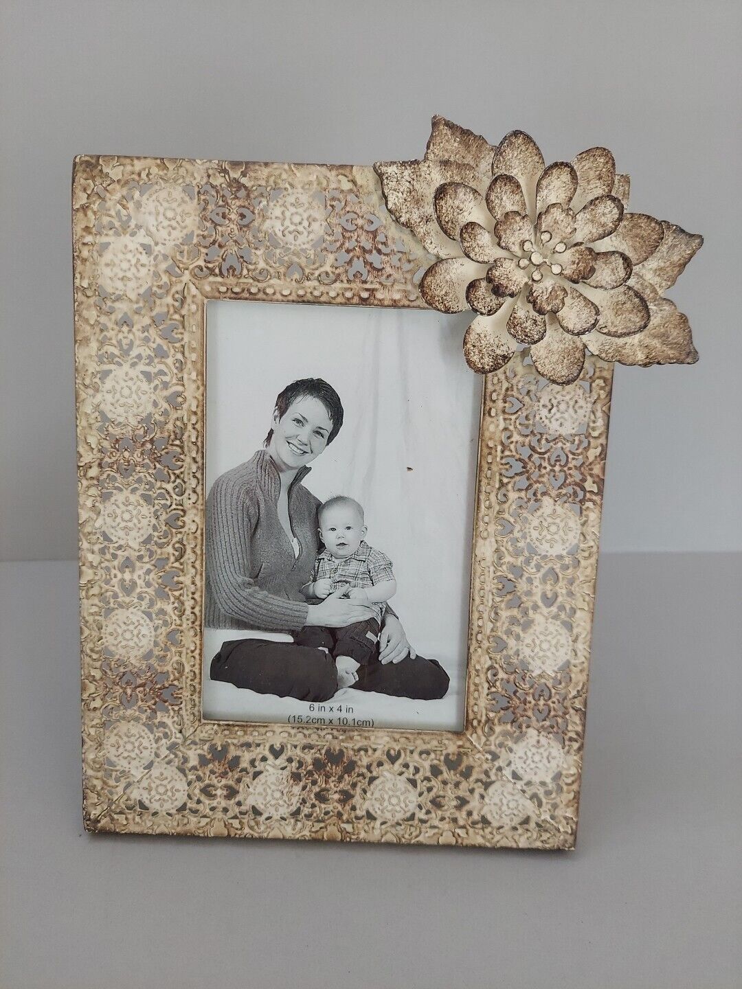 Photo Picture Frame Ornate Filigree Metal Gold White 4x6 Easel Shabby Cottage