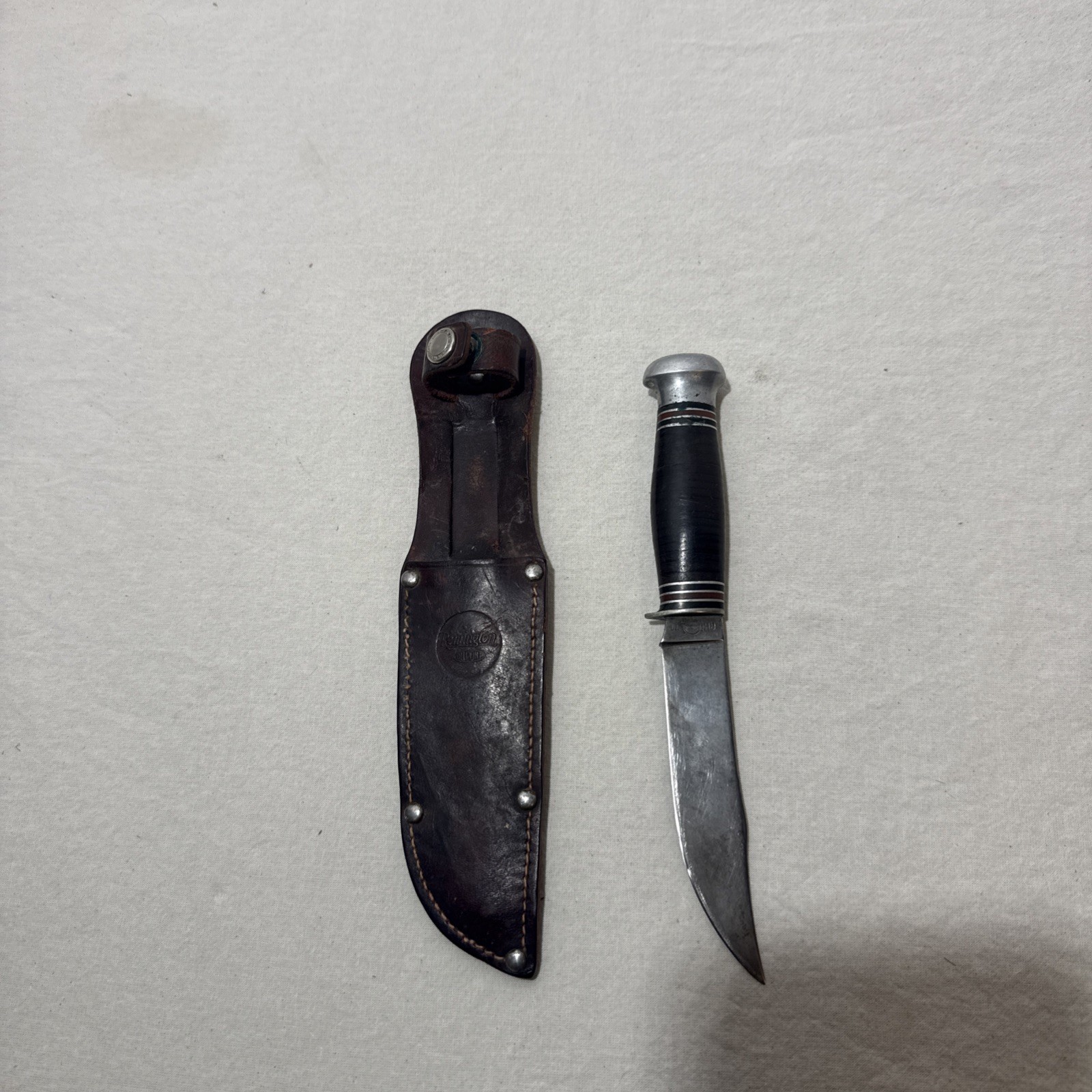 REMINGTON DUPONT RH71 FIXED BLADE KNIFE WITH REMINGTON LEATHER SHEATH VINTAGE
