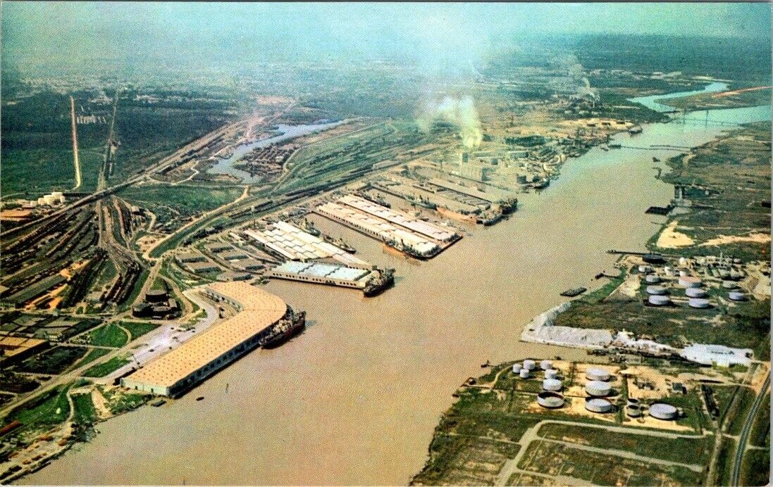 Vintage postcard - Alabama State Docks Port of Mobile unposted