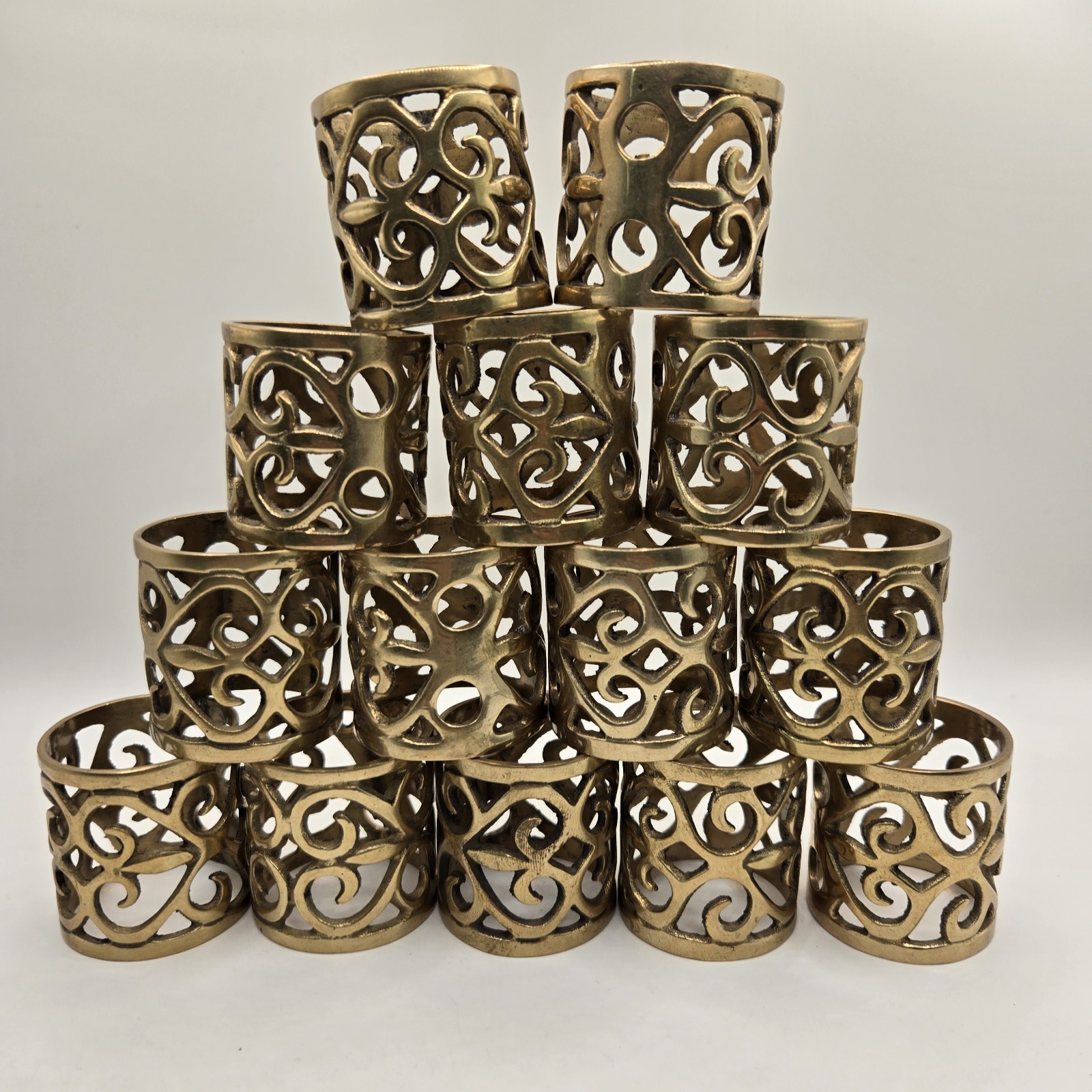 Set Of 14 Vintage Ornate Solid Brass Napkin Rings Holders Set Of 14 Vintage Ornate Solid Brass Napkin Rings Holders