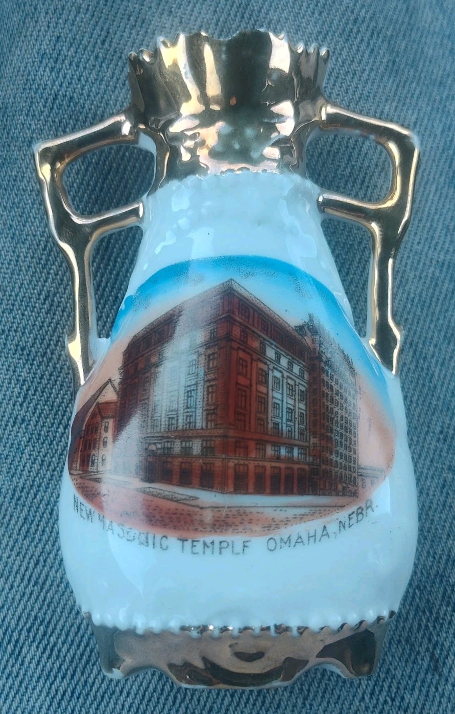 1912 NEW MASONIC TEMPLE OMAHA ME PORCELAIN SOUVENIR VASE GERMANY MASONS EX RARE