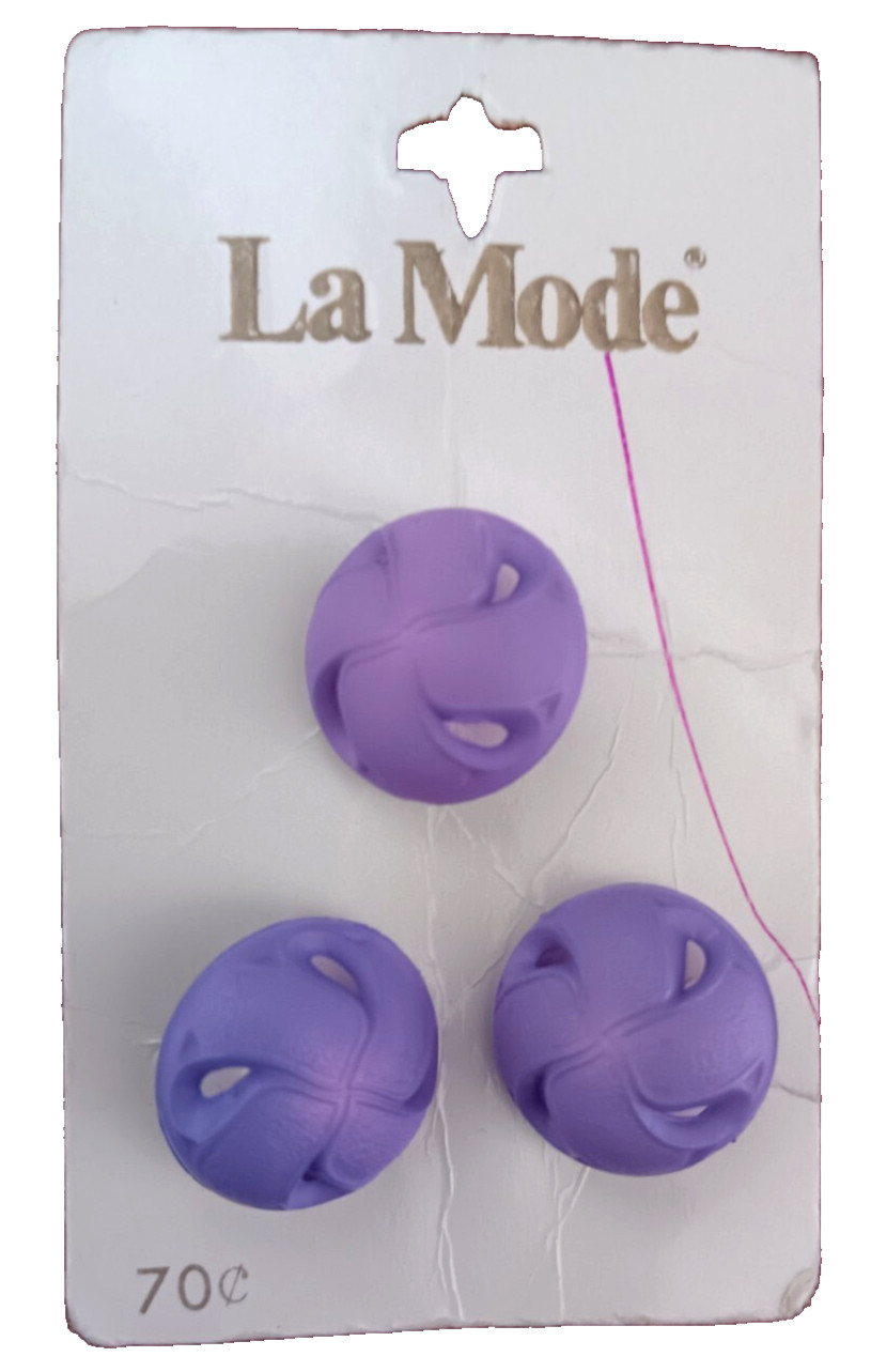 Vintage LA MODE Buttons Lavender Purple 3/4