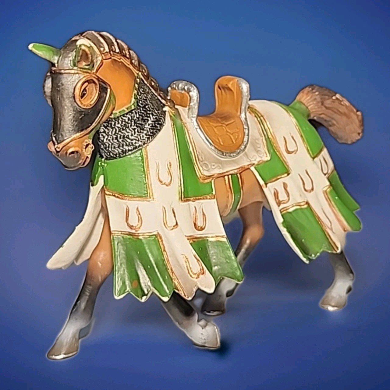 Retired Schleich Tournament Knight Taurus Horse Figurine Product #70047 4x6\