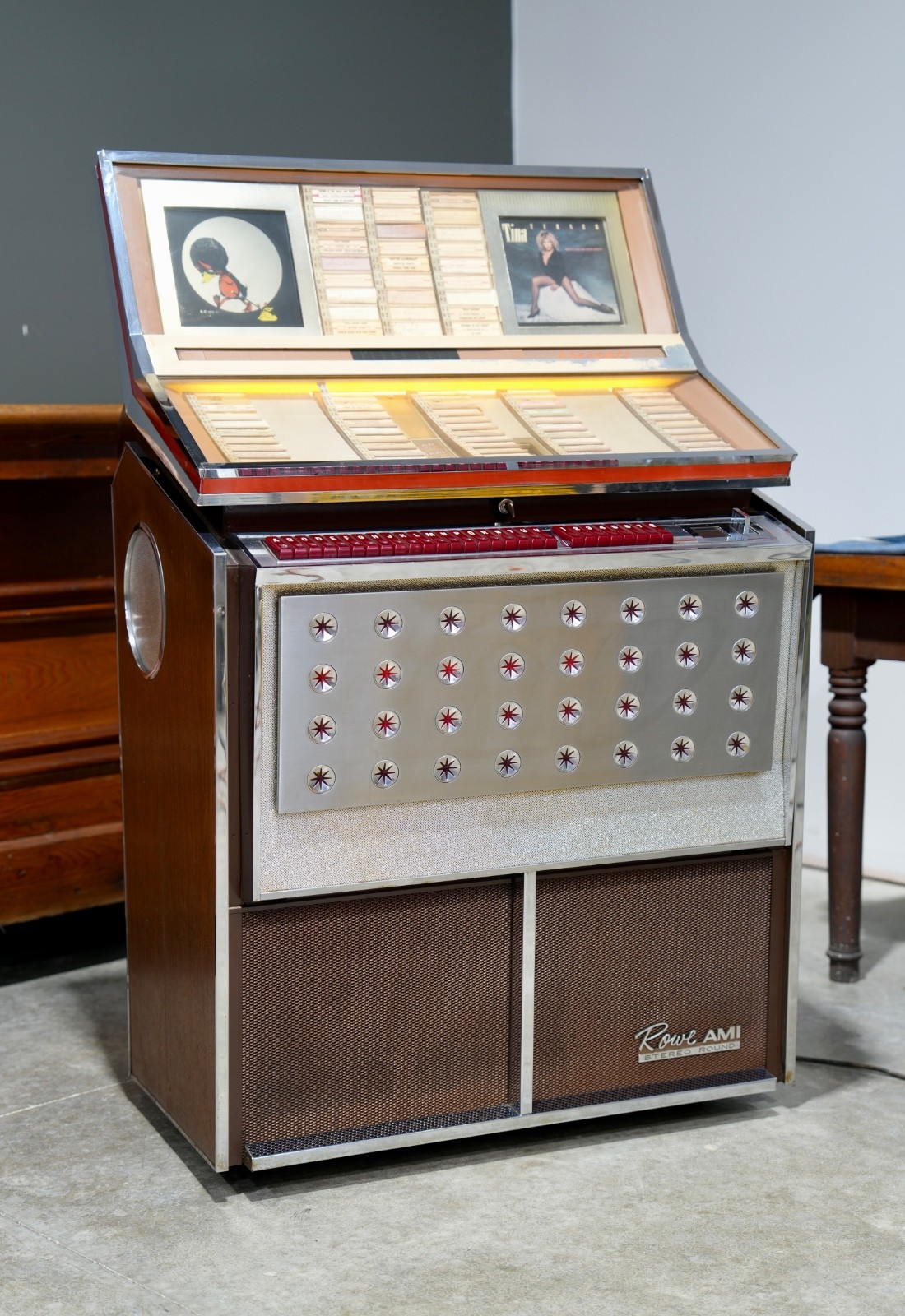 Vintage Rowe AMI JBM Vinyl Jukebox Machine 1970s w/ Records Keys