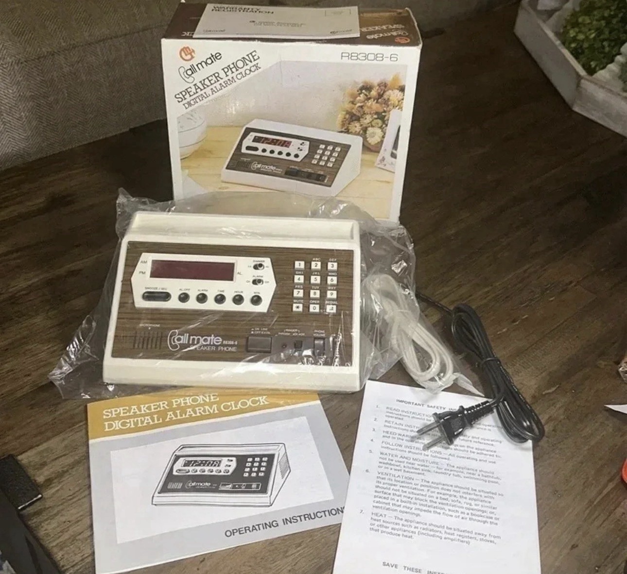 NWT VTG Call Mate Speakerphone Digital Alarm Clock Model R8308–6 Original PKG