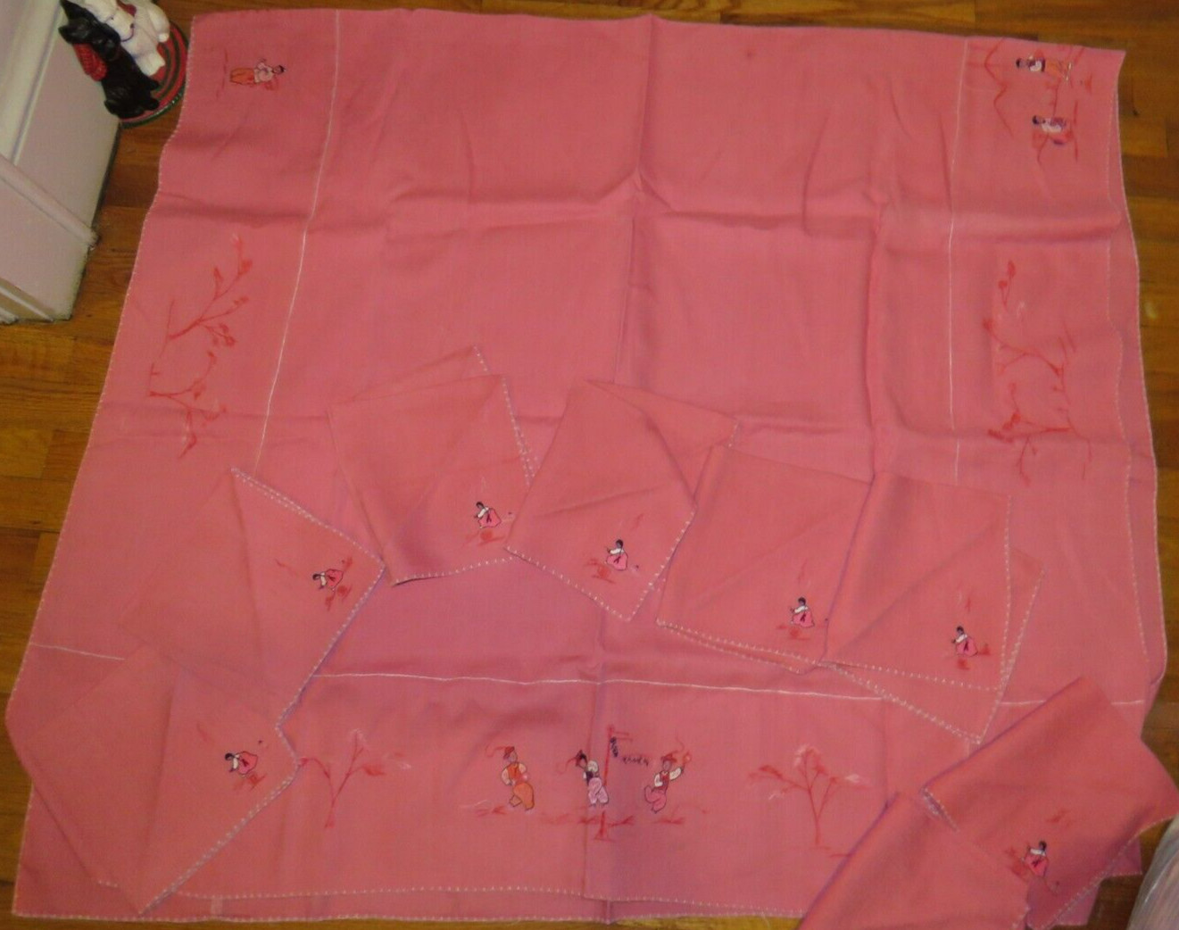 VTG SET 50s Tablecloth 8 Napkins Embroidered Oriental Chinese Design Pink Linen