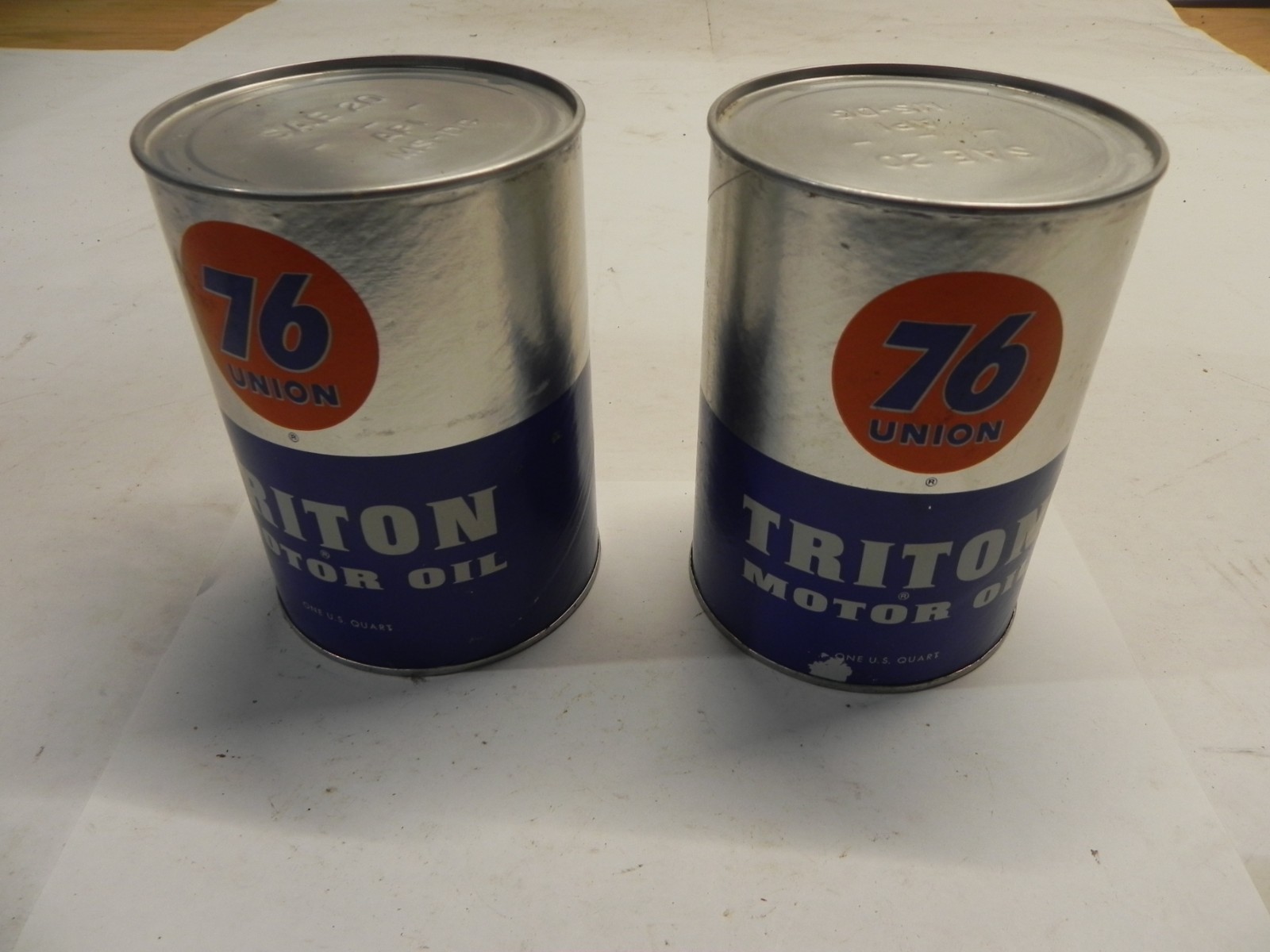 VINTAGE LOT OF 2 FULL CANS TRITON MOTOR OIL 1 QUART EACH PRE-OWNED COLLECTIBLE