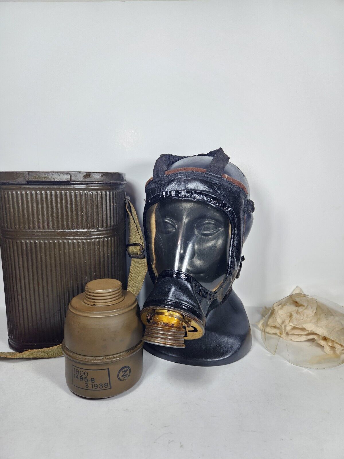 Mint French Civilian Ww2 GEP Gas Mask Kit