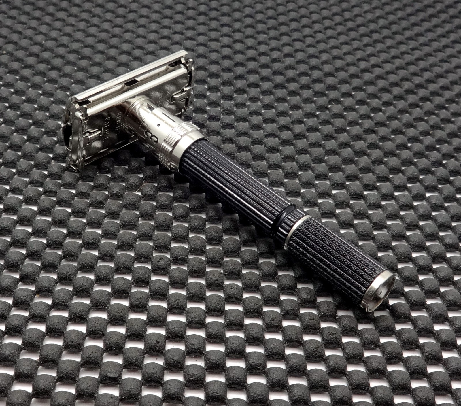 Vintage 1969 Gillette Super Adjustable 1-9 DE  Safety Razor O2 Nice & Clean