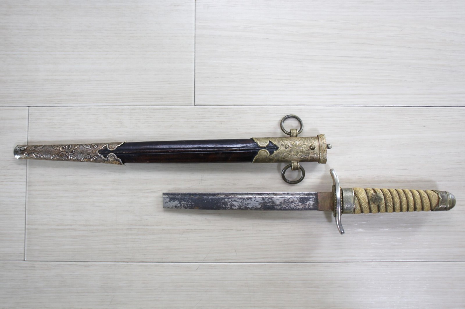 WWII Imperial Japanese Navy Dirk Dagger Brown Leather Scabbard Cut Blade IJN O89