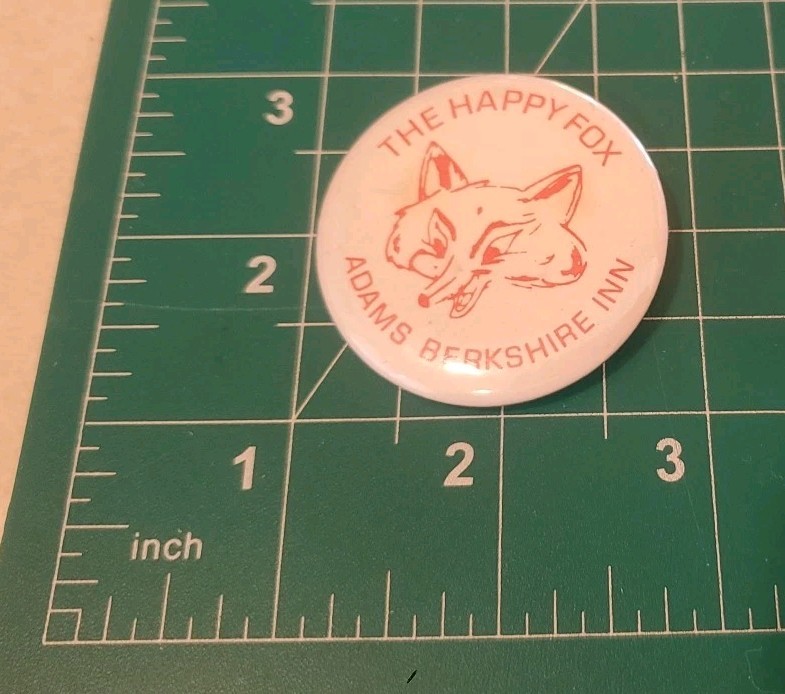 Vintage The Happy Fox Adams Berkshire Inn Mass Pinback Pin 