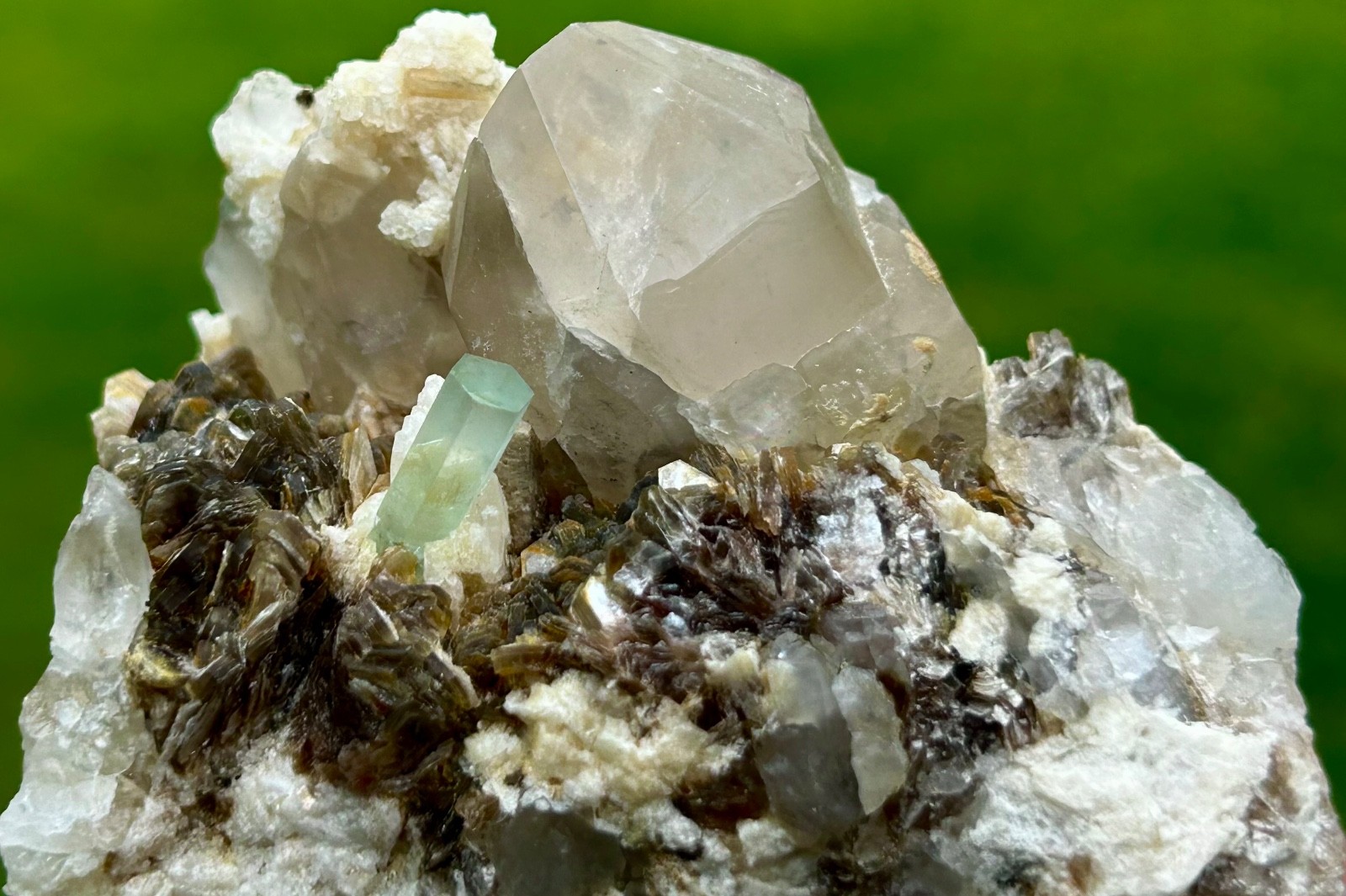 Aquamarine combine Smoky Quartz  crystal specimen mineral From Pakistan