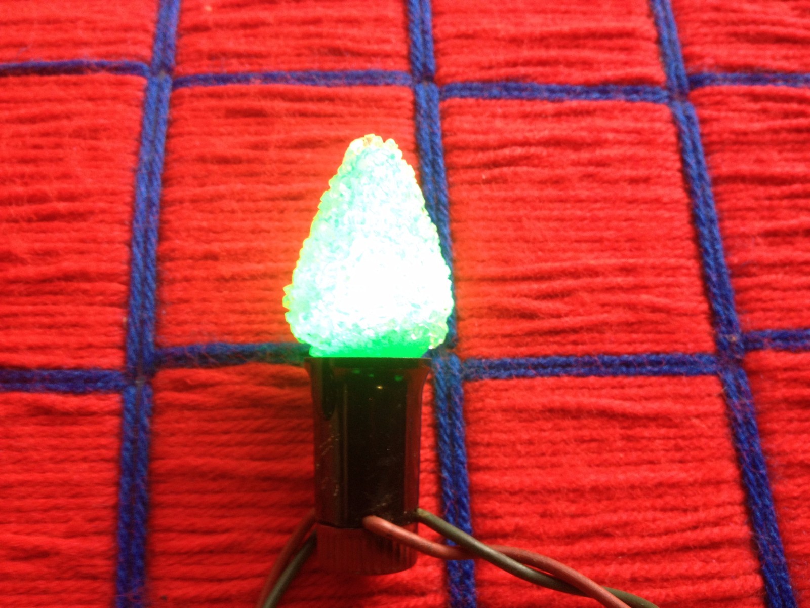 C7 LED lighted ice SUGAR coated frosted led GREEN CHRISTMAS LIGHT bulb  7¢ ship*