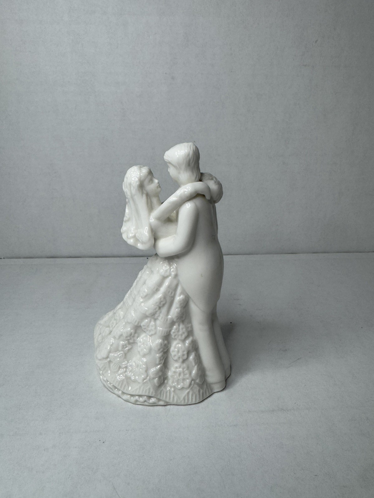 K’s Collection Porcelain Wedding Couple Figurine – Bride & Groom