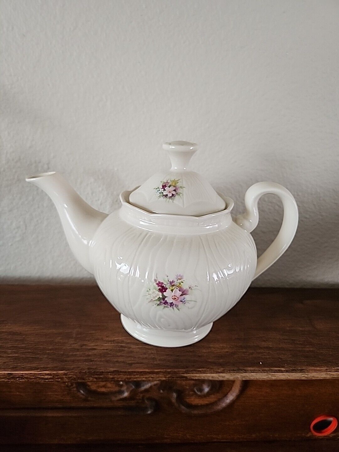 Vintage Donegal lrish Parian China Tea Pot 8020 Rose Pattern Ireland