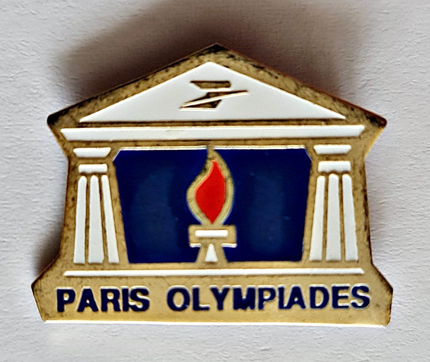AUTHENTIC FRANCE PARIS OLYMPYC GAMES LA POSTE ENAMEL GOLD TONE METAL PIN BADGE