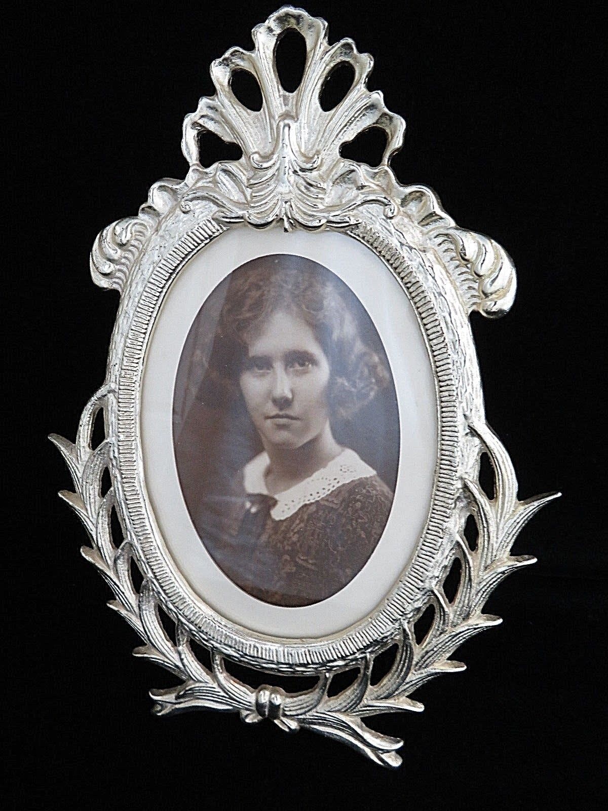 Ornate Silver Metal Victorian Picture Frame