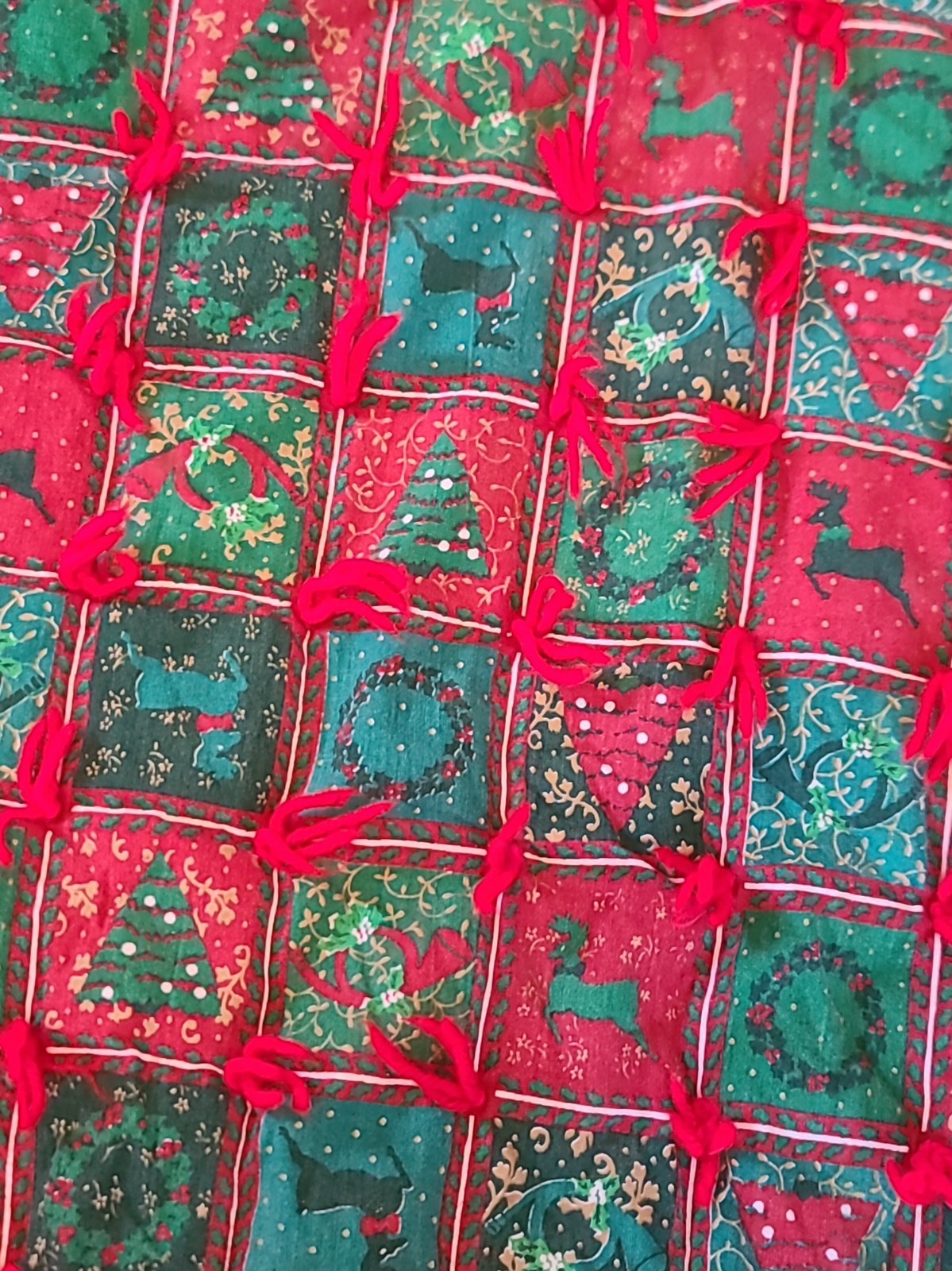 (A15) Vintage Christmas MCM Quilted Tree Skirt 50