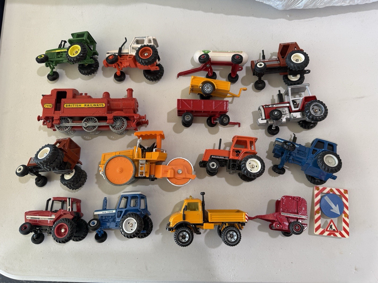 Vintage Diecast Farm Tractor Toy Lot John Deere Ford Massey Ferguson Train 16+