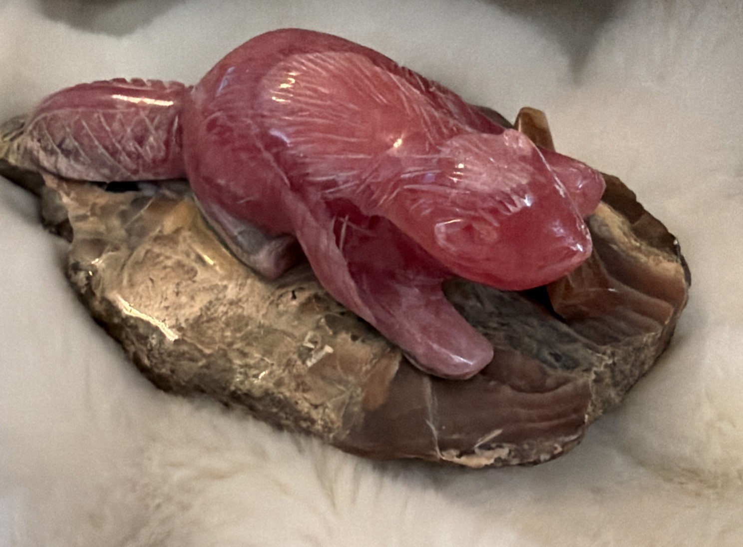 Vtg Hand Carved Rhodochrosite Beaver On Agate Base Figurine Gemstone Crystal