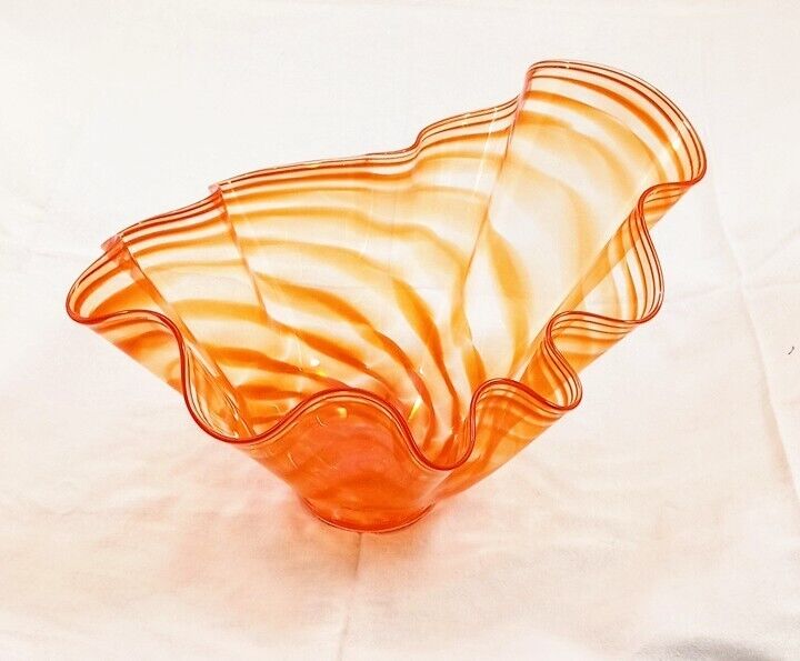 Beautiful Delicate Art Glass Bowl Hand Blown Wavy Rim Center Piece Display