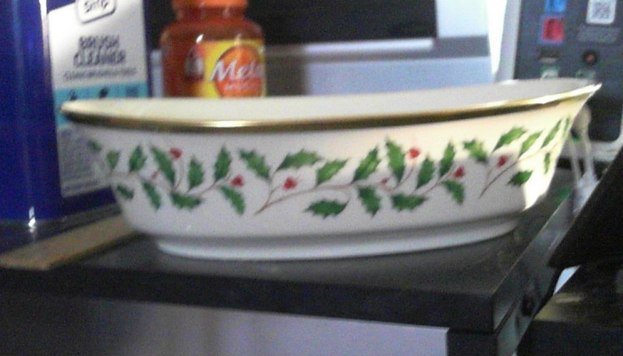HOLIDAY GOLD Christmas  by Lenox  VEGETABLE OVAL 10.25\