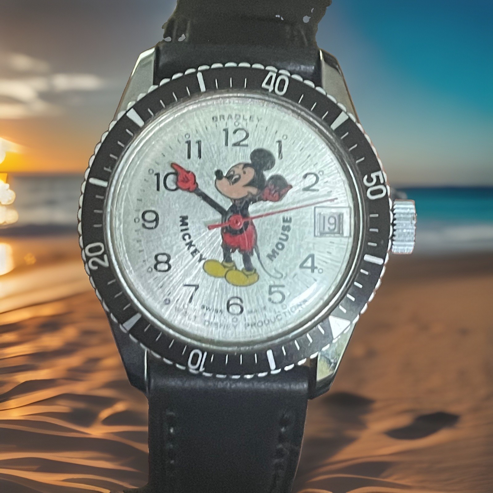 Vintage 1970s Bradley Mickey Mouse Disney Diver Watch Swiss Manual Wind 32mm