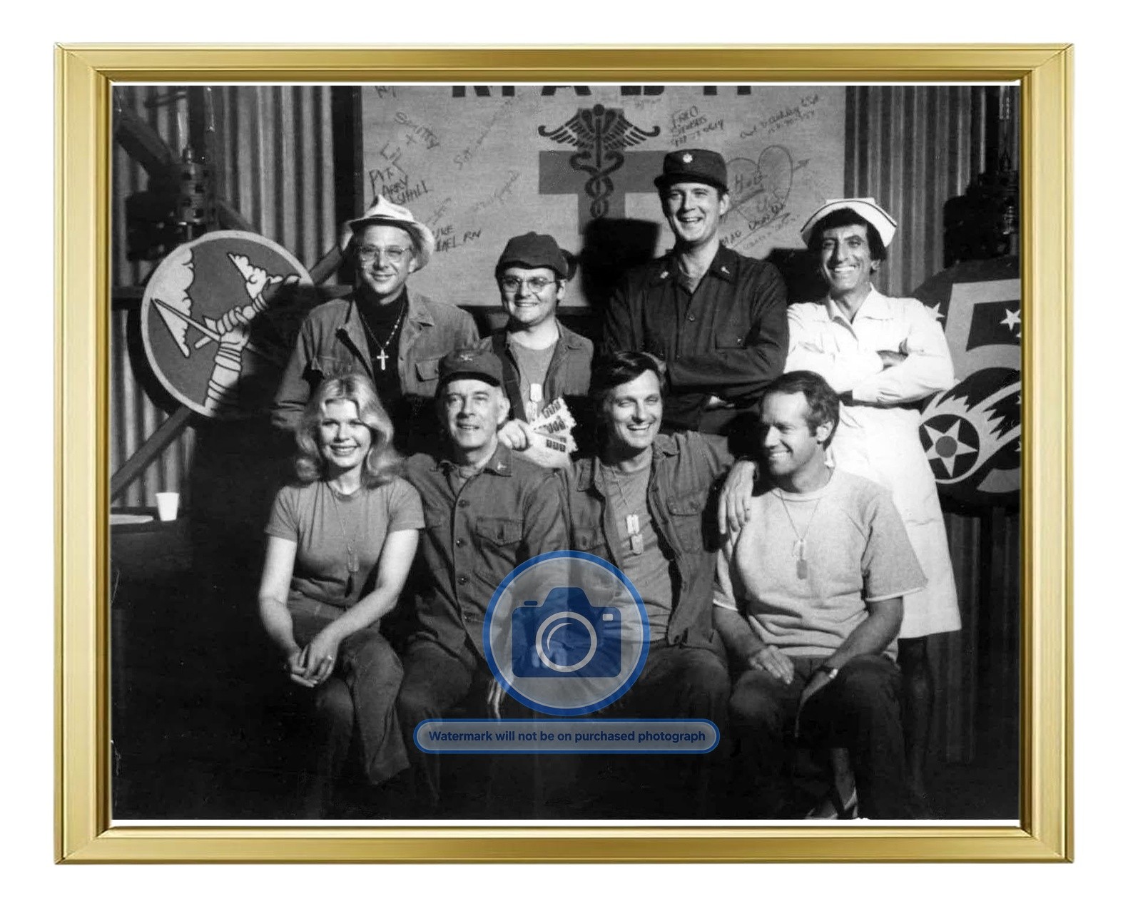 M*A*S*H MASH CAST PHOTO TELEVISION SHOW 1977 PUBLICITY B& 8X10 GOLD FRAMED PHOTO