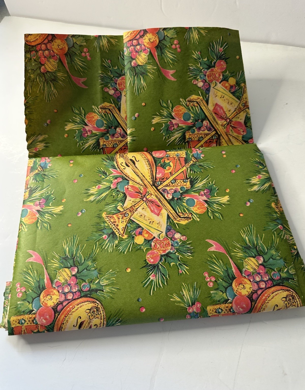 VTG Christmas Wrapping Paper Green Instrument Pattern Woolworth Delicate