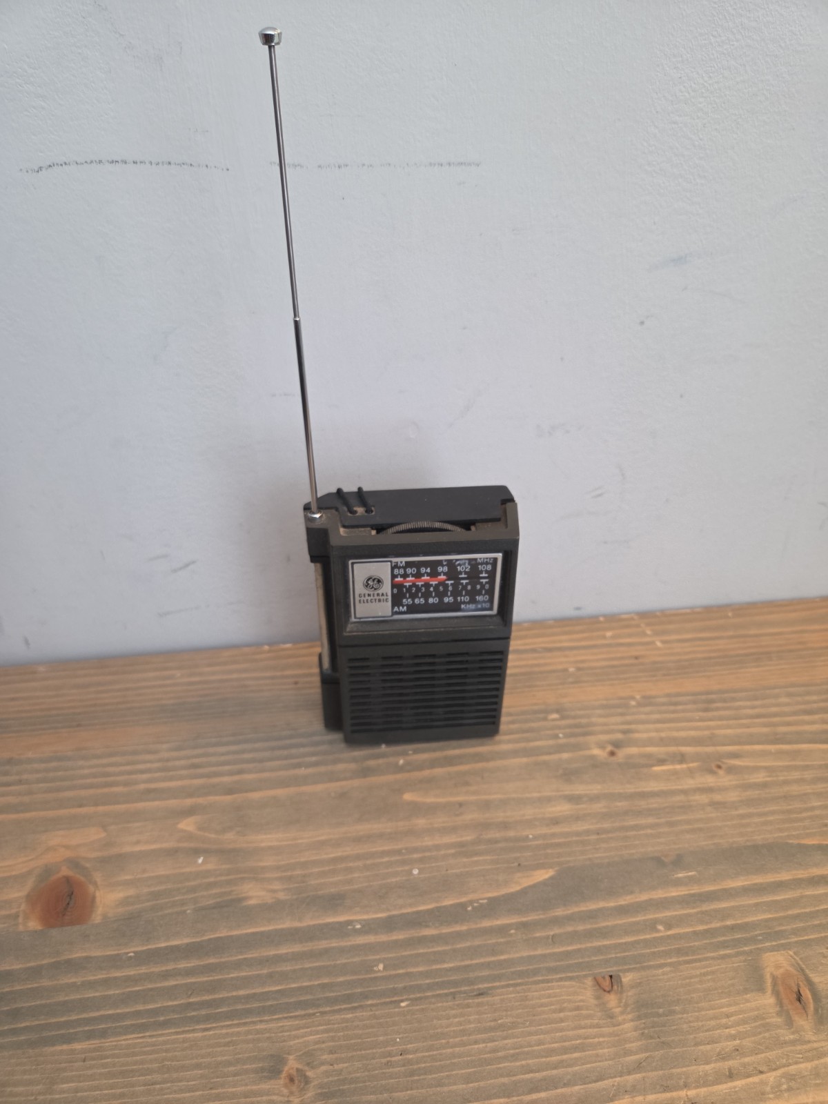 Radio Transistor GE 7-2500A Pocket AM FM Travel General Electric