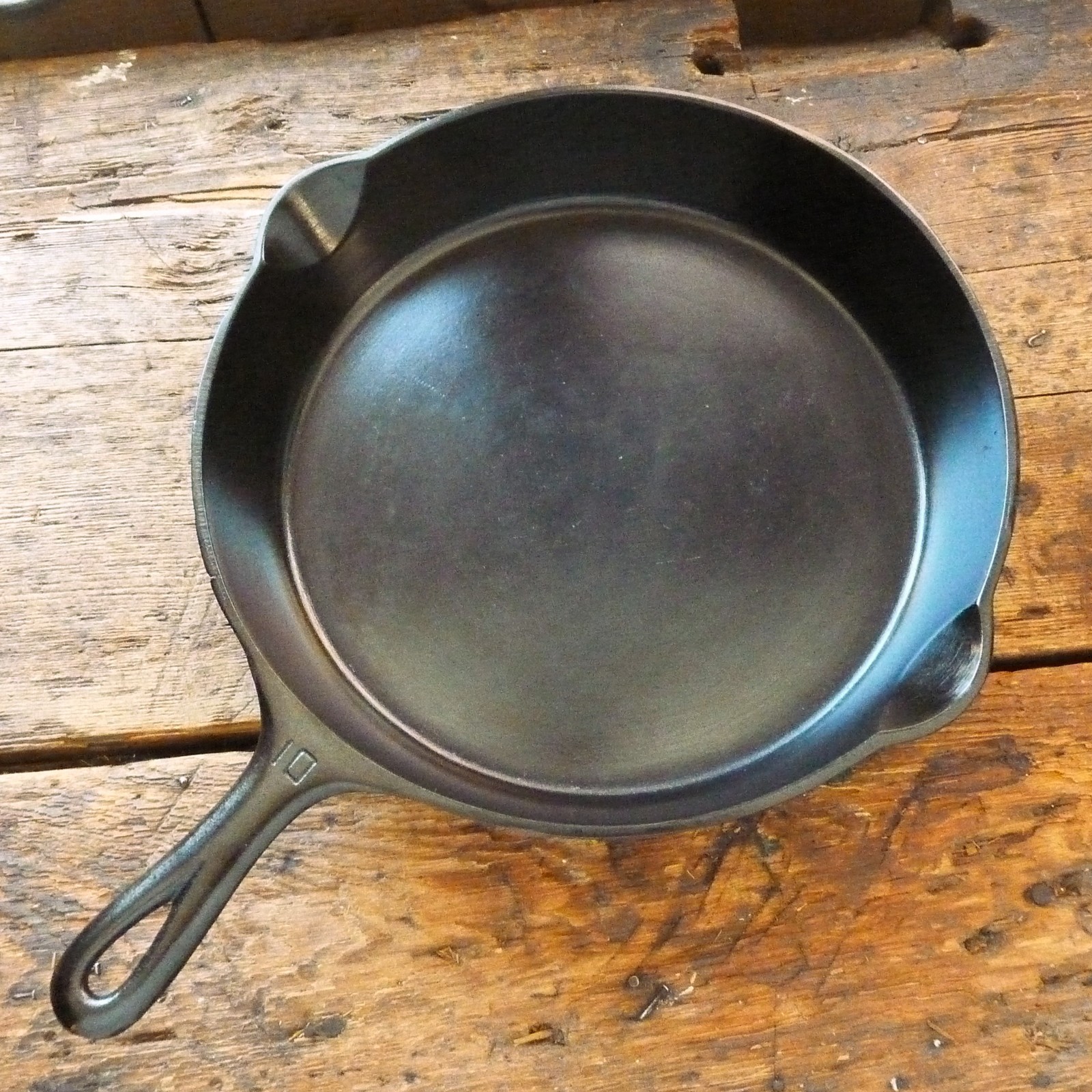 Vintage GRISWOLD Cast Iron SKILLET Frying Pan # 10 SMALL BLOCK LOGO - Ironspoon