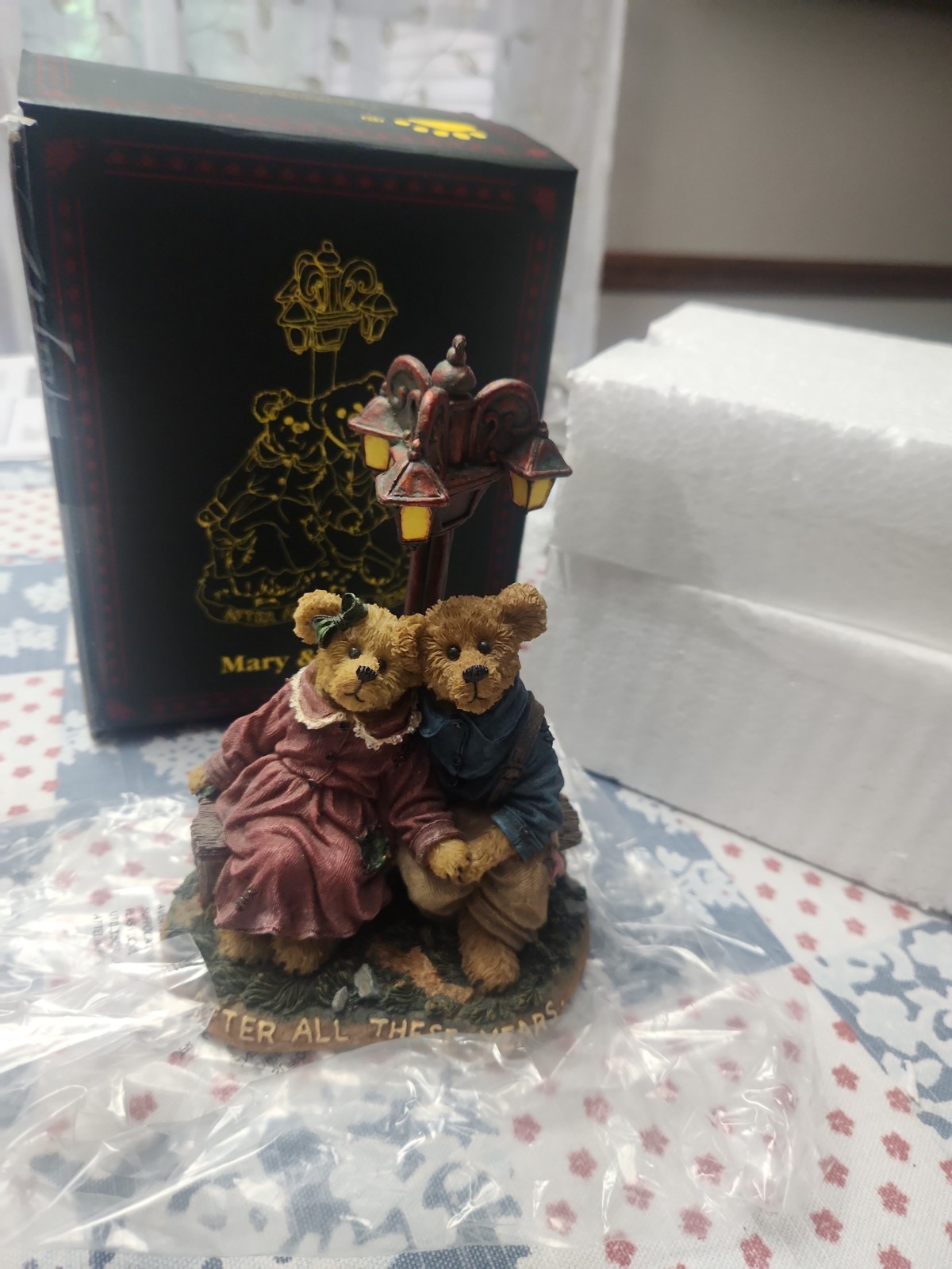 Boyds Bears & Friends Bearstone Figurine “Mary & Oliver… Love Never Grows Old” Boyds Bears & Friends Bearstone Figurine “Mary & Oliver… Love Never Grows Old”