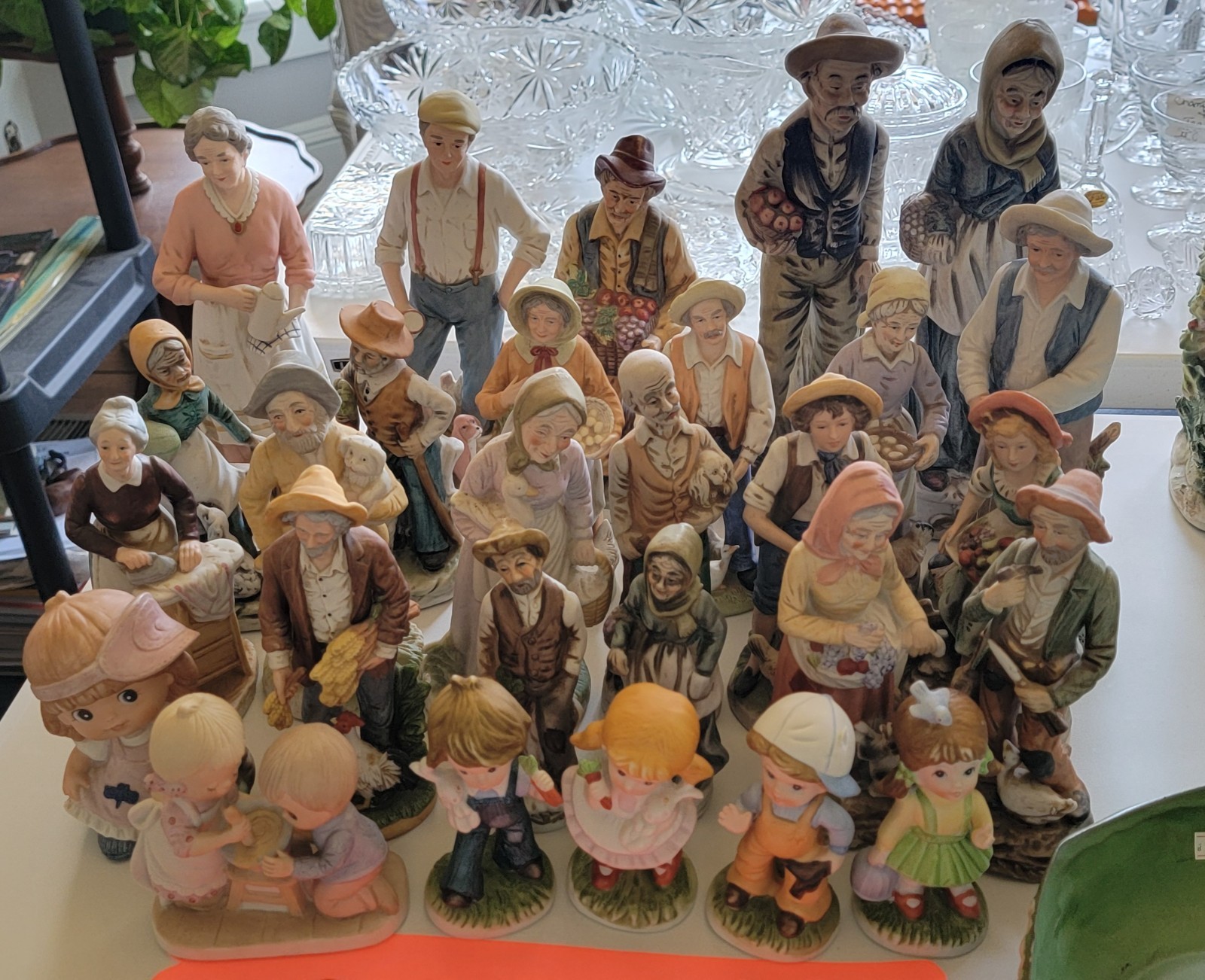 HOMCO FIGURINE LOT VINTAGE MIXED DOMESTIC/COUNTRY DESIGNS -- SET OF 29 PIECES