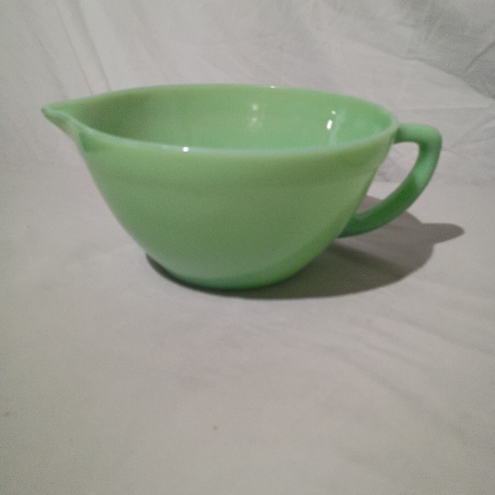 Jadeite Fire King Oven Ware Mixing Batter Bowl Spout D Handle Jade-ite USA 7.5