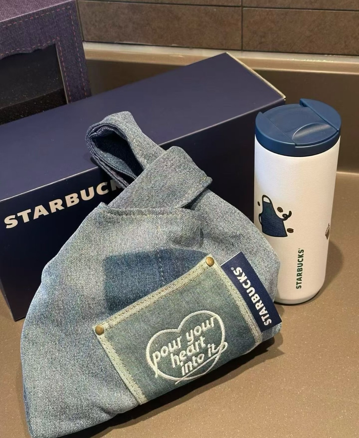 【NEW】Starbucks China 2026 Denim Star Coffee Retro 18oz Tumbler with Handbag