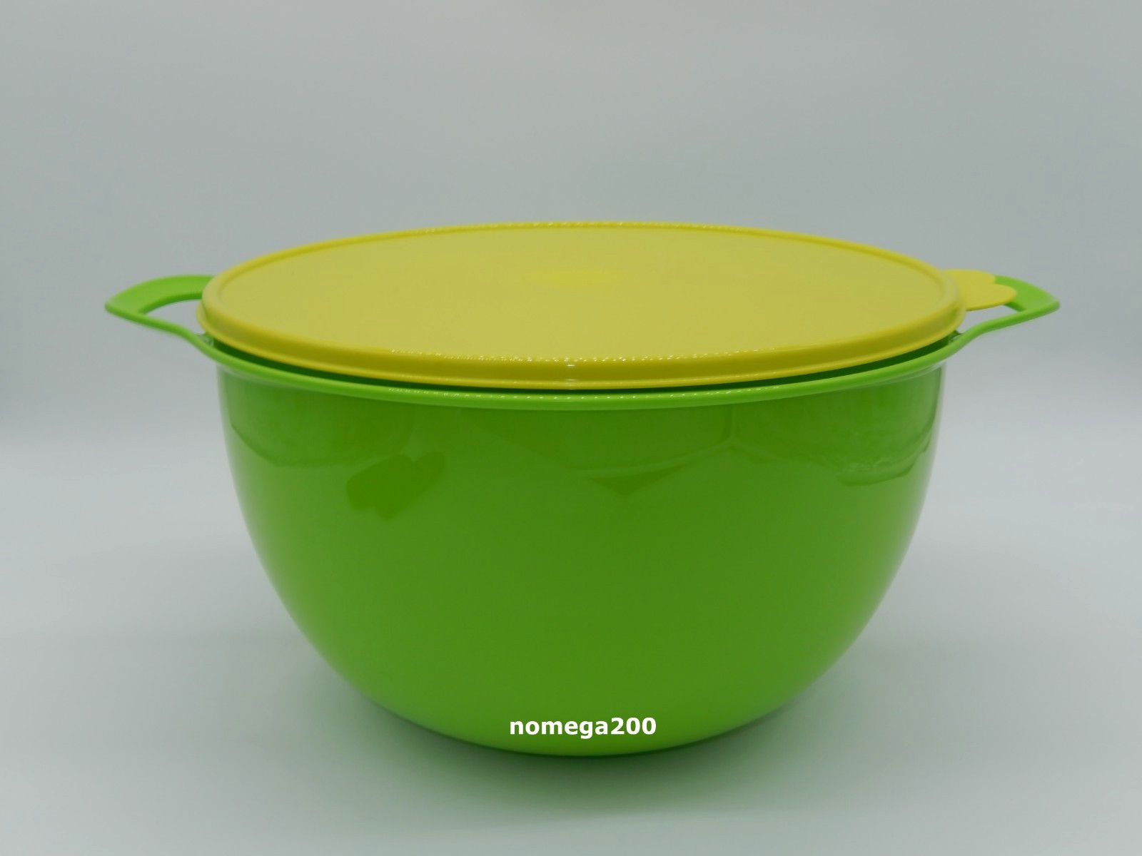 Tupperware 42-Cup Thatsa MEGA Bowl Lettuce Leaf/ Margarita Green