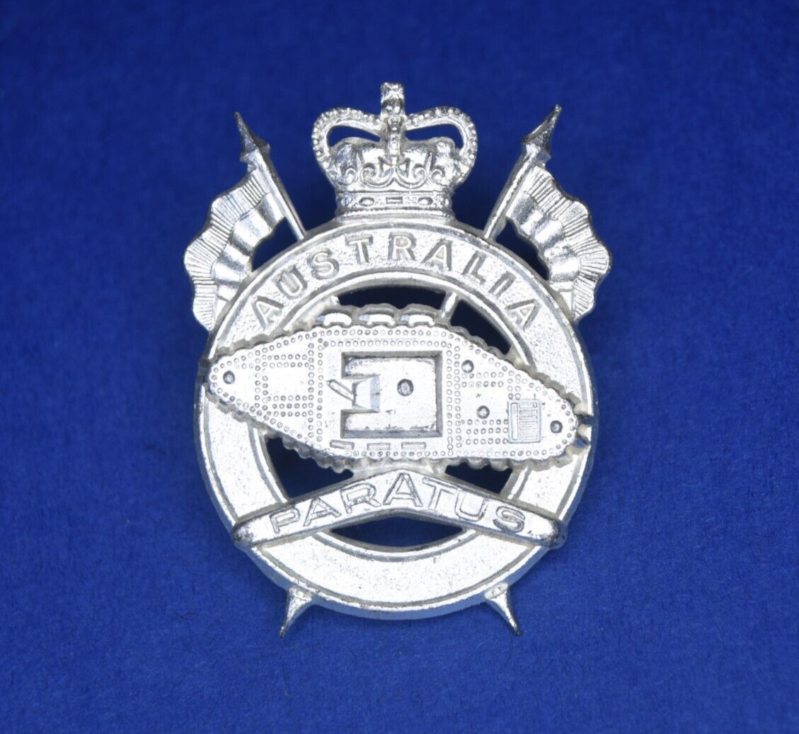 RARE Silver WW2 NZ Royal Australian Armoured Corps Cap/Hat Badge Stokes