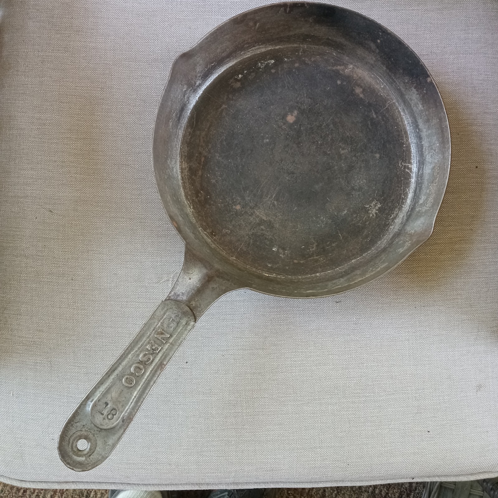 VINTAGE NESCO #18 COWBOY CAMP COLD HANDLE SKILLET - 10.25 INCH