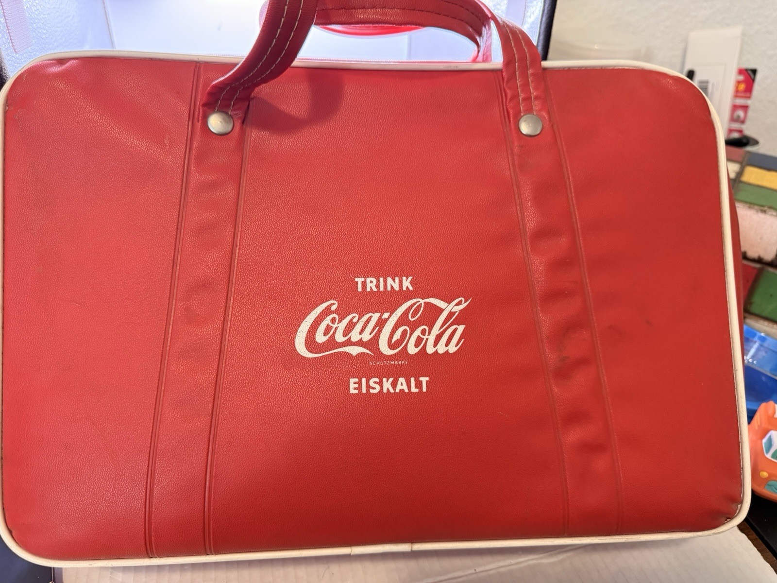 Vintage 1970s Coca-Cola Red Vinyl Travel Bag Trink Eiskalt German Promo