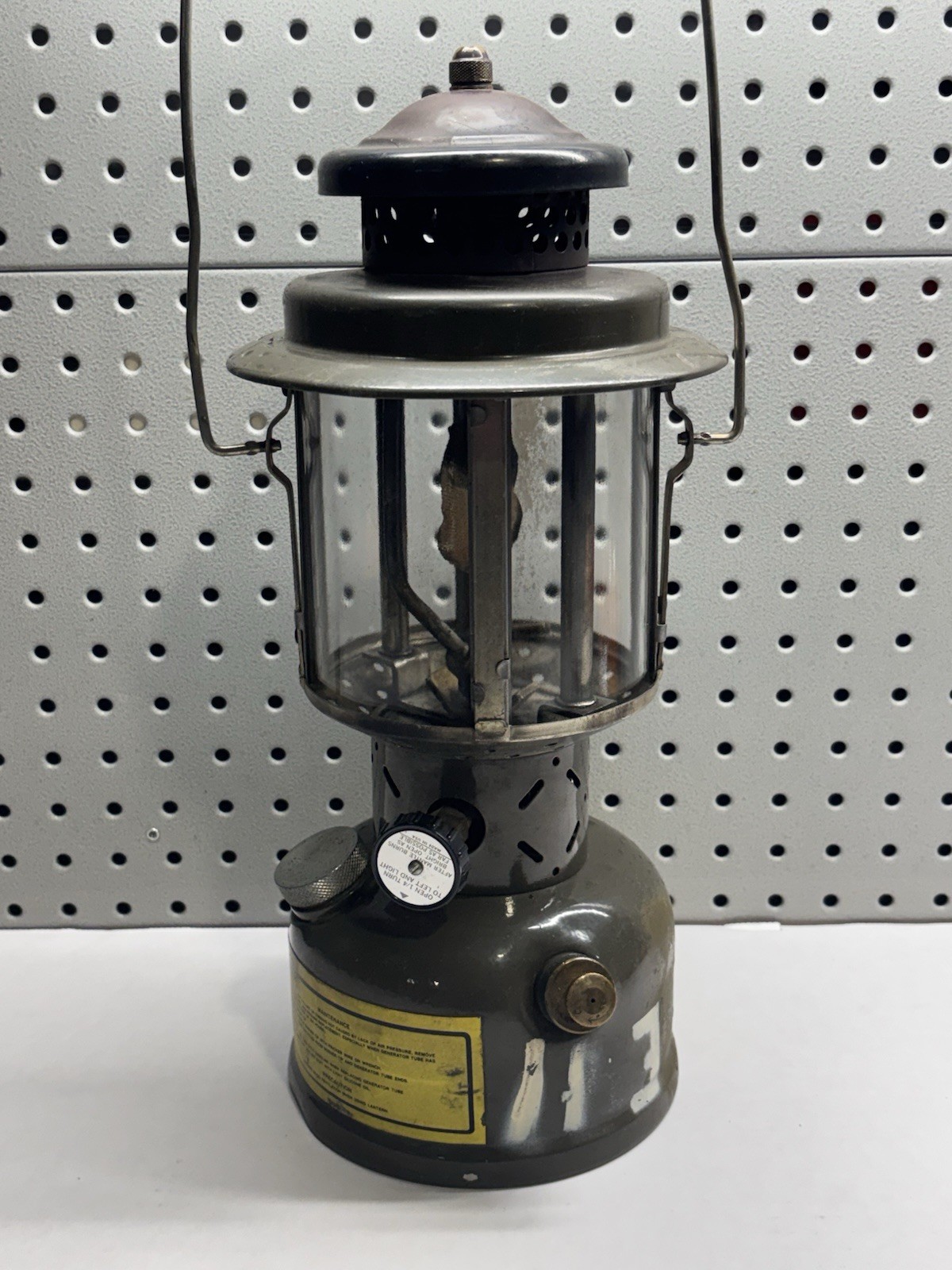 Nice Vtg 1984 OD Green US Military S.M.P. Lantern W/ 4 Quadrant Glass