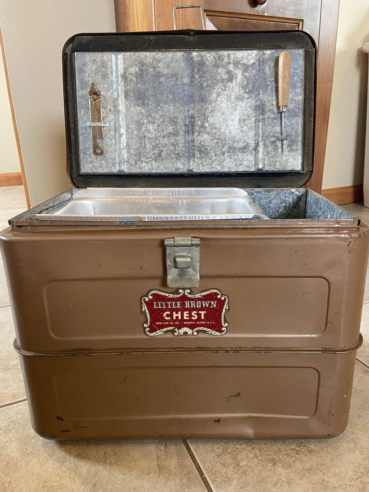 1950’s Little Brown Chest Ice Box Cooler Vintage With Alum. Tray & Accessories