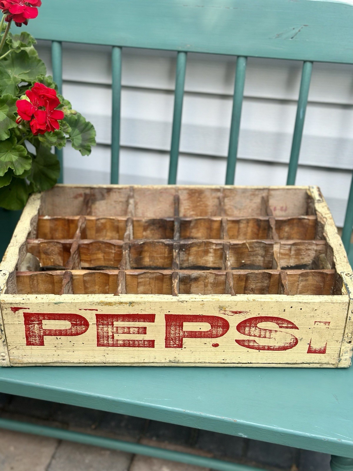 VTG 1964 Pepsi Cola 24-Soda Bottle Divided Wooden Crate Yellow/Red 18x12