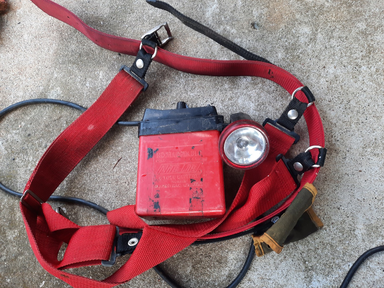 Coon Hunters/ COAL Miners Light, Spot Light With Harness - Vintage Untested Coon Hunters/ COAL Miners Light, Spot Light With Harness - Vintage Untested