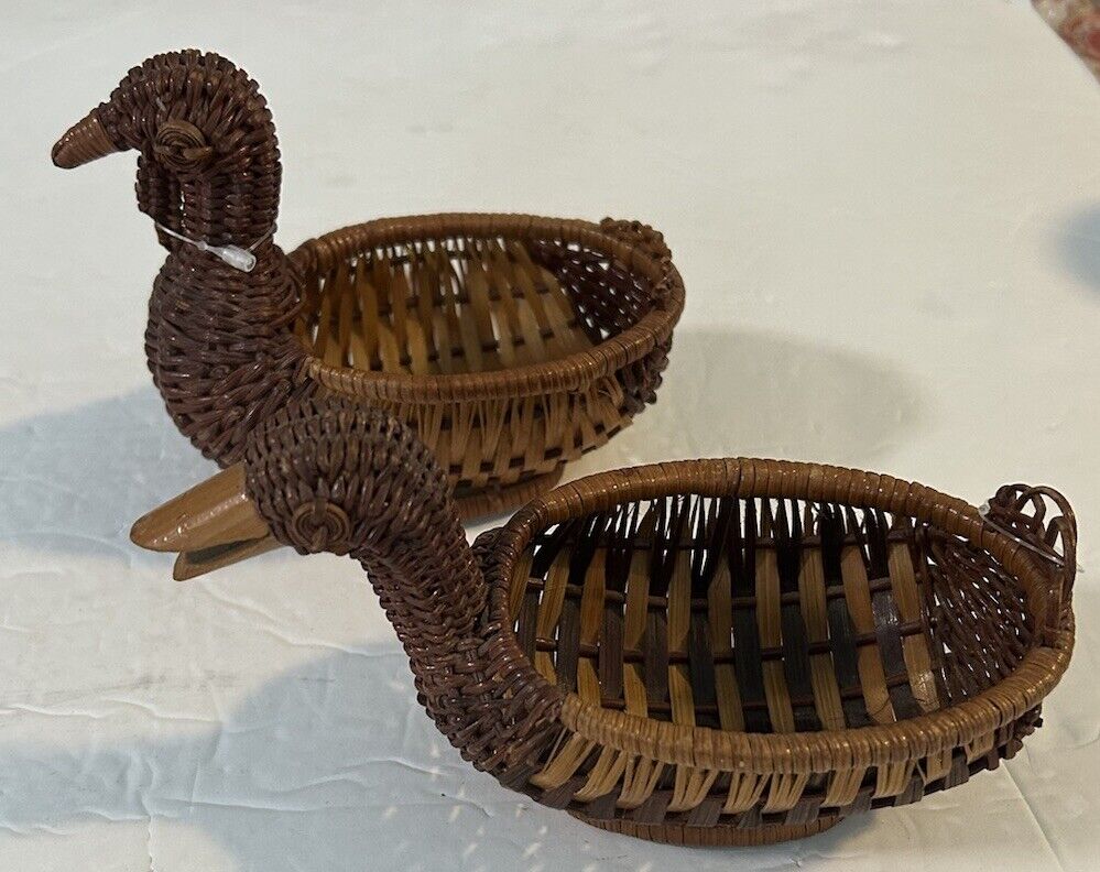 VTG Wicker Woven Two Toned Duck Shaped Baskets Small
