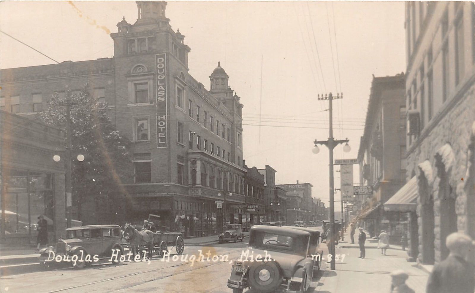 H35/ Houghton Michigan RPPC Postcard c1930s Douglas Hotel Building Autos  1
