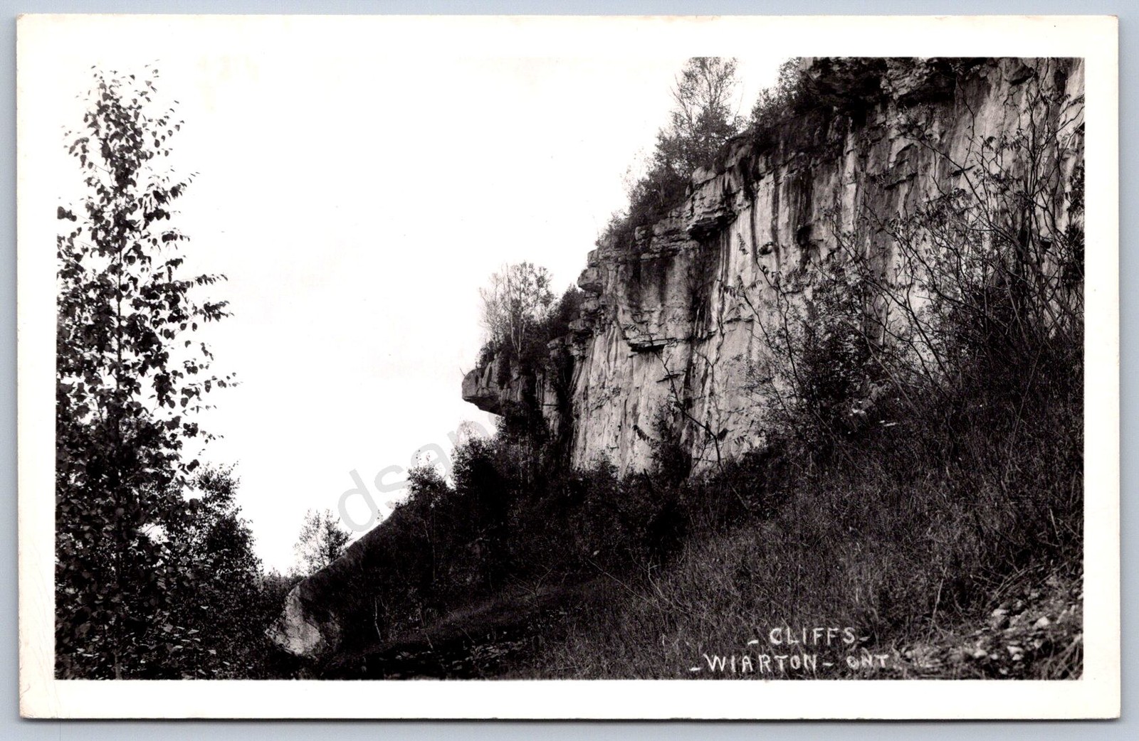 K44/ Canada RPPC Postcard c40-50s Wiarton Ontario Cliffs 521