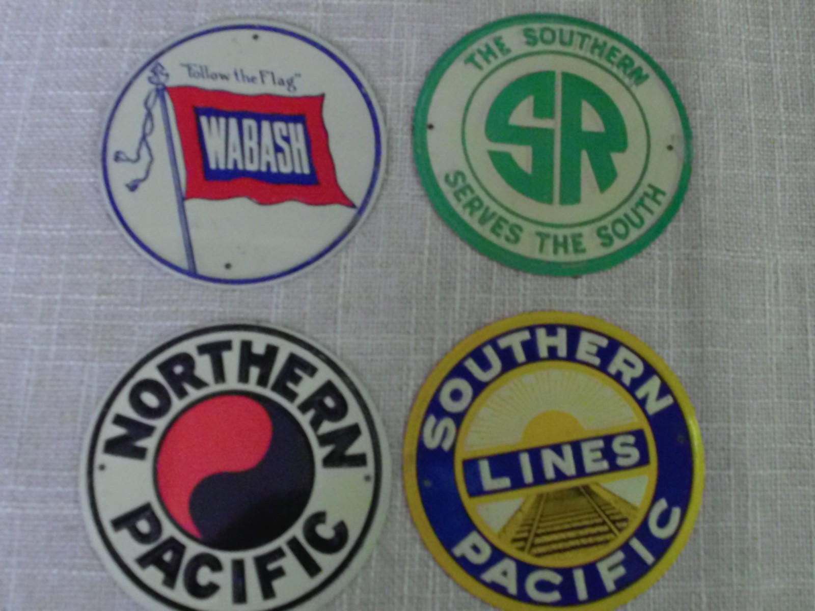 4 VINTAGE RAILROAD EMBLEMS 1950s CEREALS SOUTHERN & NORTHERN PACIFIC ,WABASH,SR